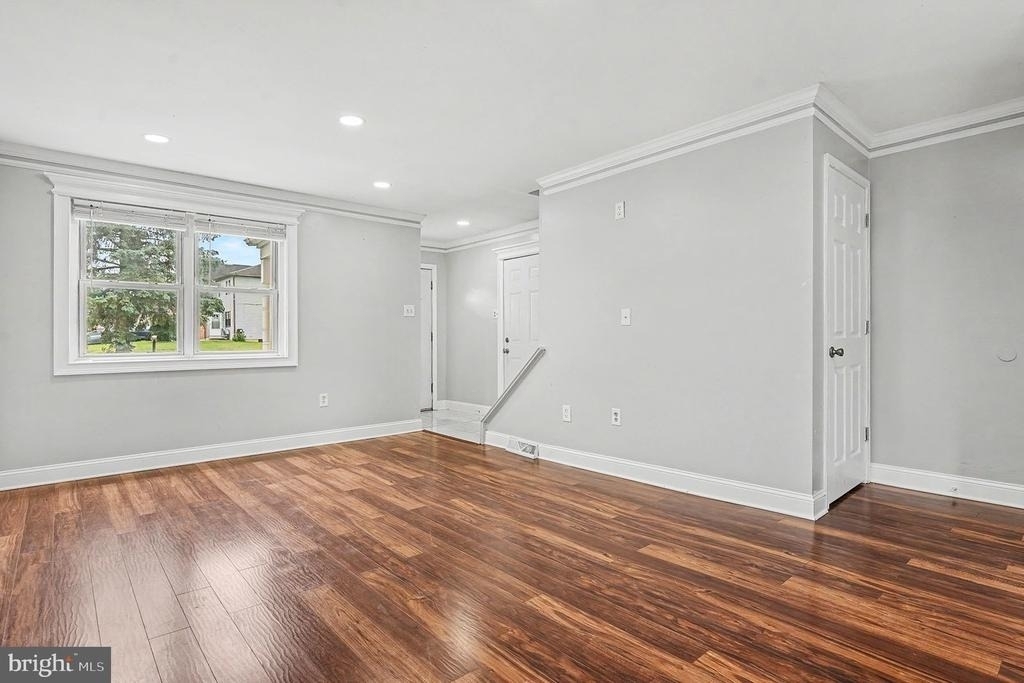 261 Florence Drive - Photo 3