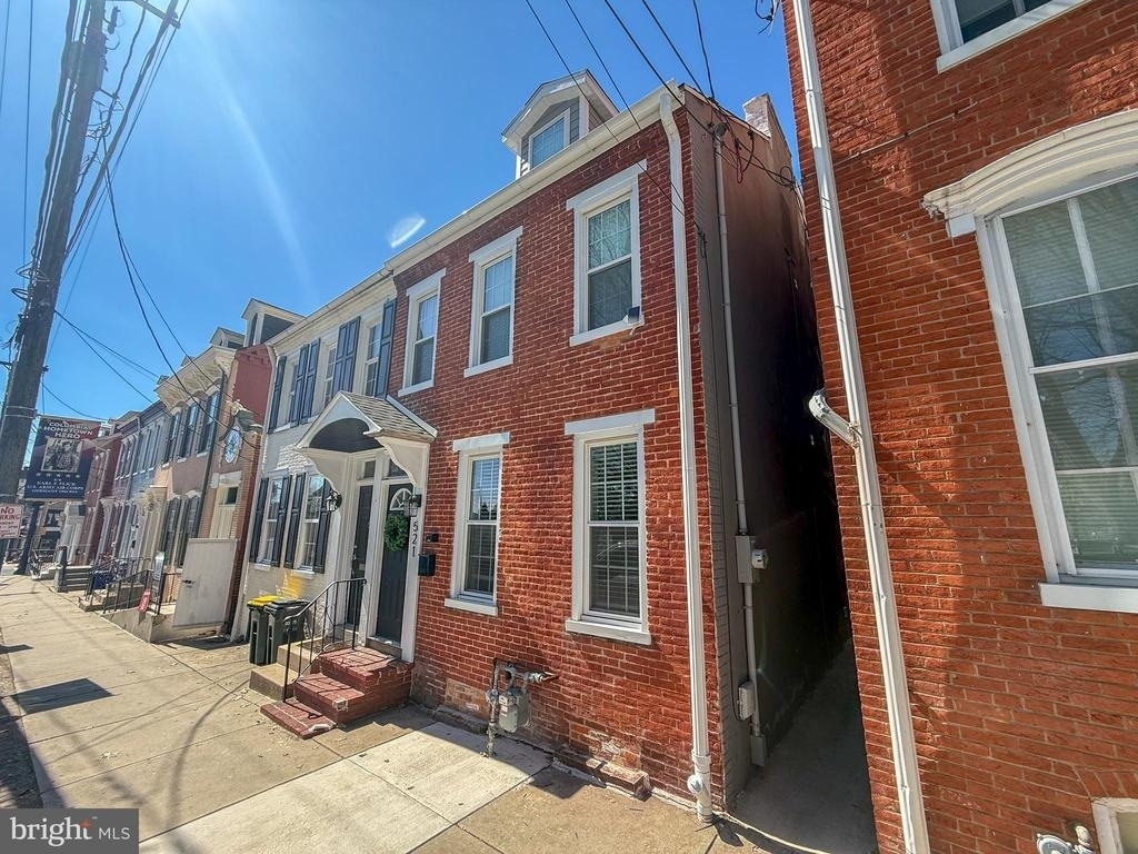 521 Locust Street - Photo 1
