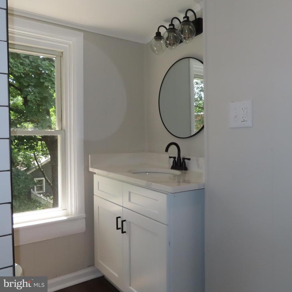 828 Broad Street - Photo 19