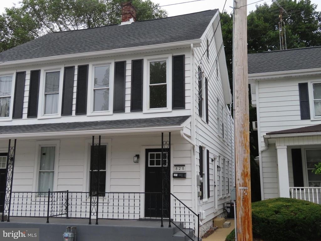 828 Broad Street - Photo 1