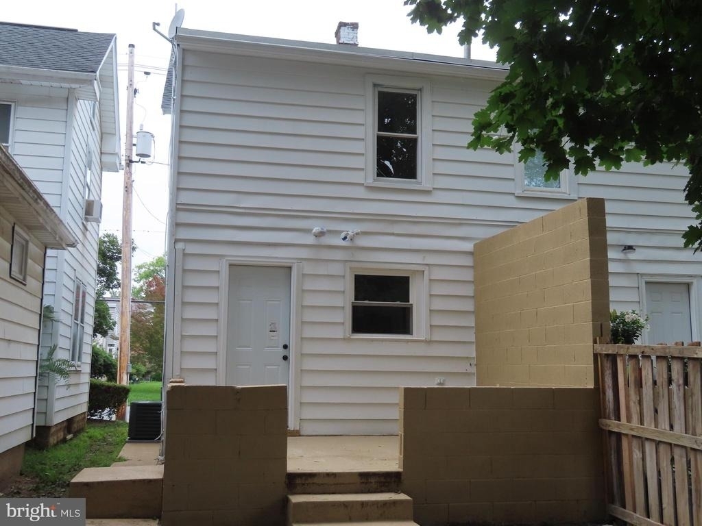 828 Broad Street - Photo 3