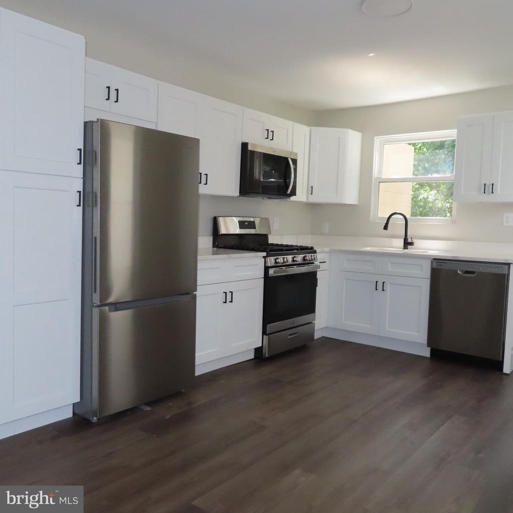 828 Broad Street - Photo 10