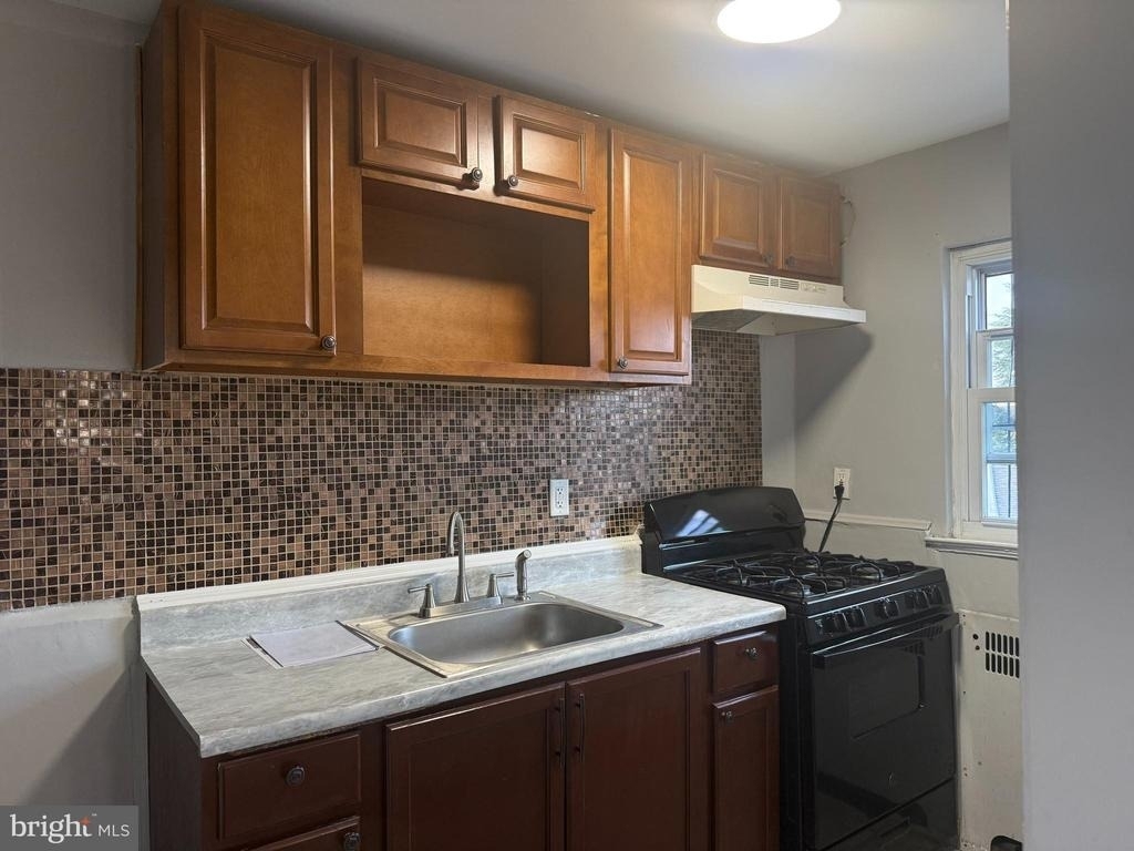 585 Snowden Road - Photo 3