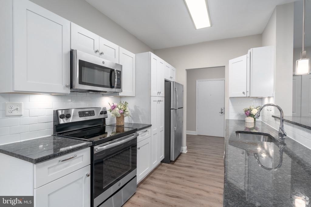 313 Creek Drive - Photo 3