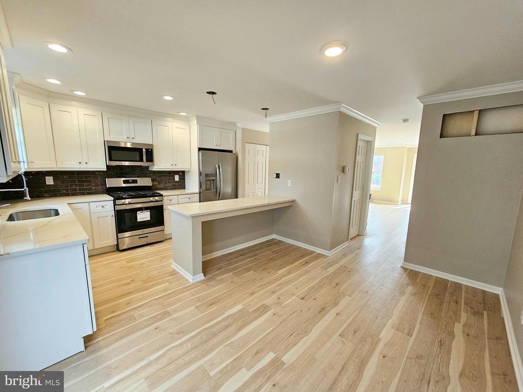 750 E Marshall Street - Photo 2