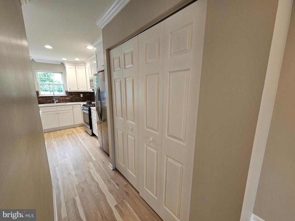 750 E Marshall Street - Photo 3