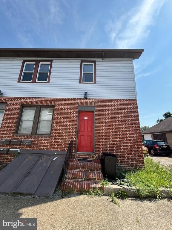 178 N Broadway - Photo 2