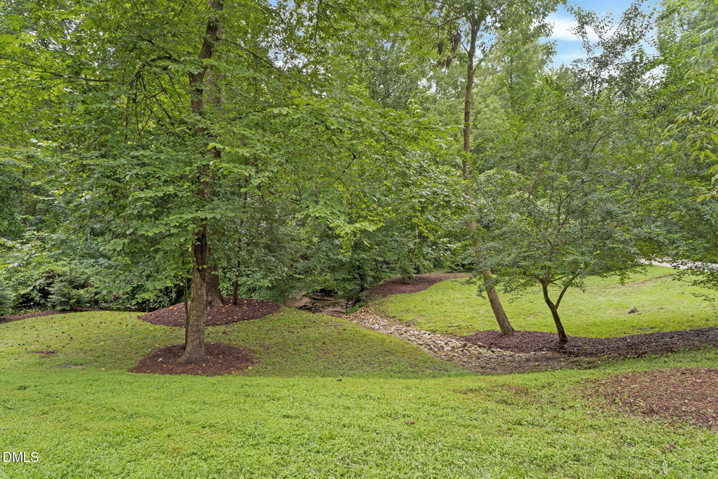 1700 Evergreen Avenue - Photo 2