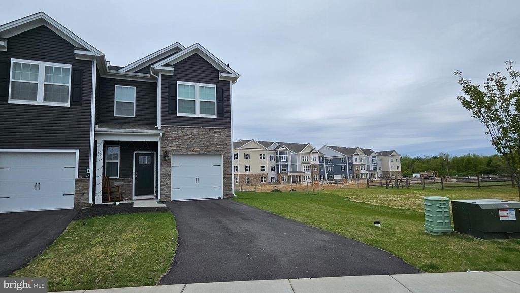 50 Peregrine Way - Photo 1