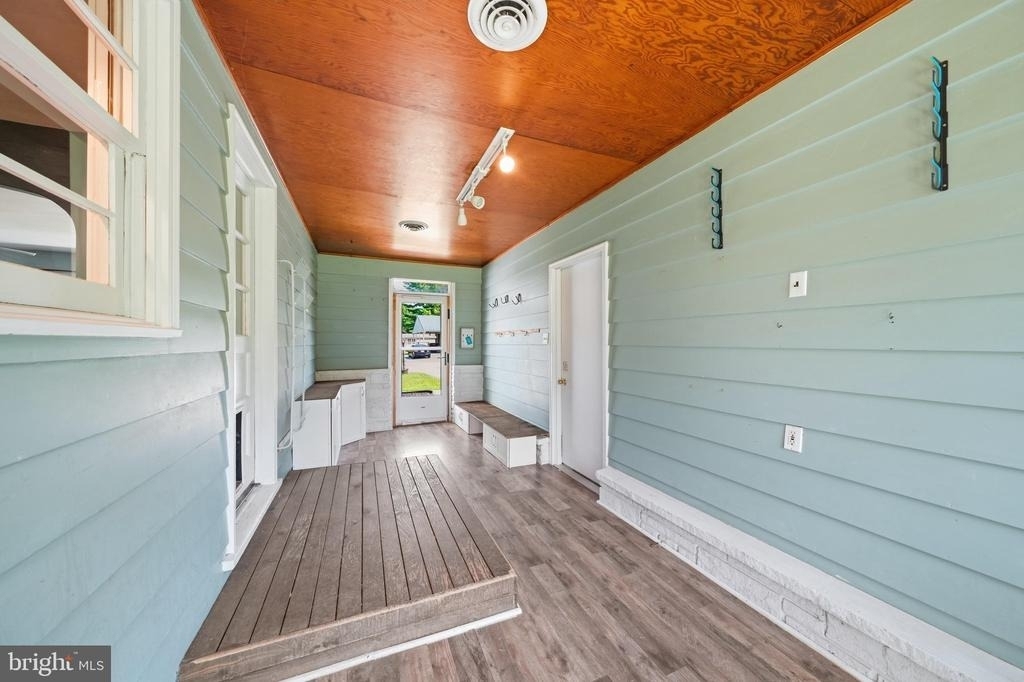 16 Ford Avenue - Photo 15