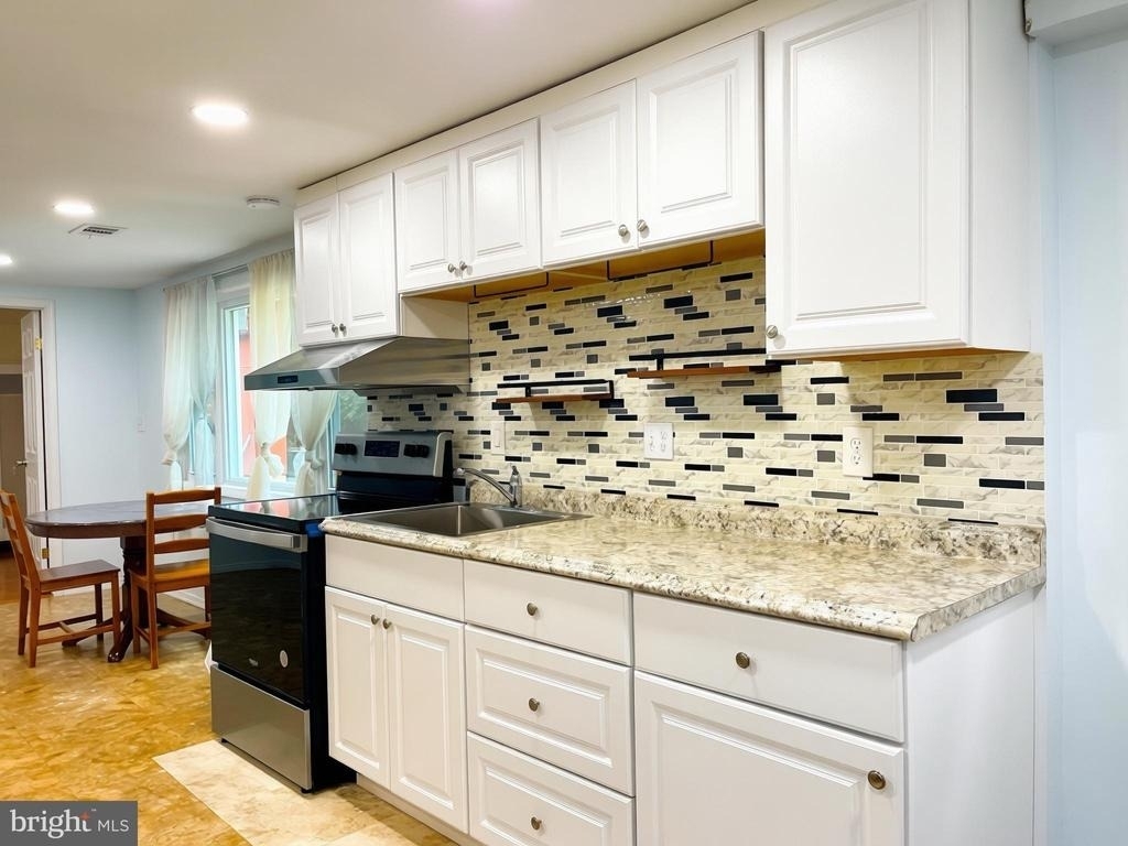 9122 Bridgewater Street - Photo 2