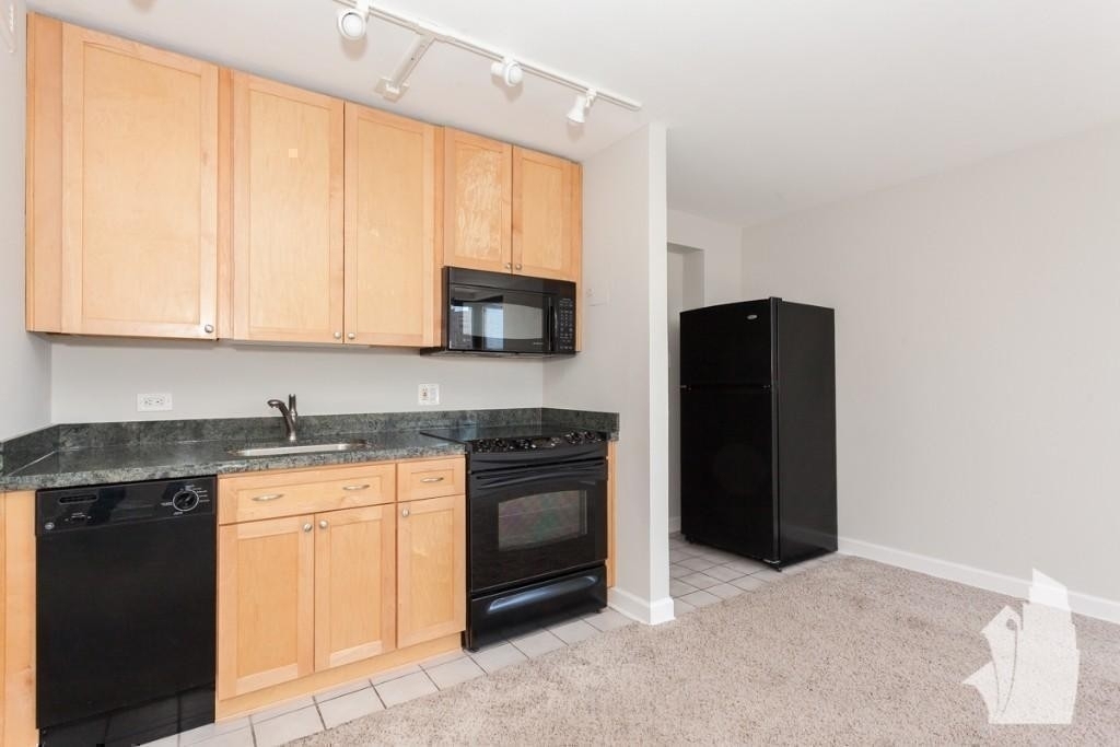445 W Wellington - Photo 6