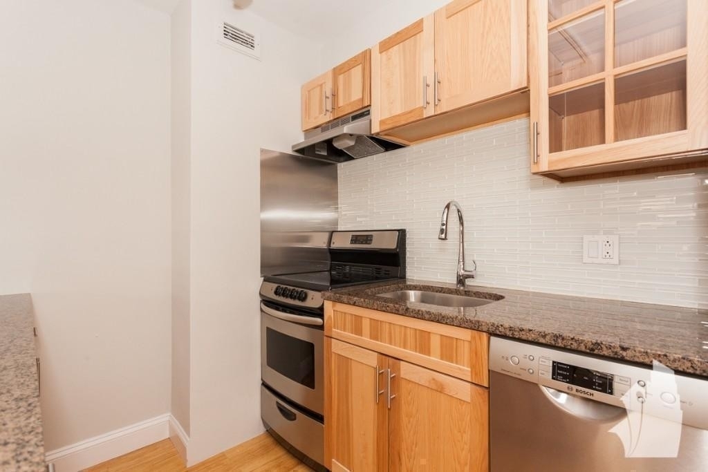 445 W Wellington - Photo 5