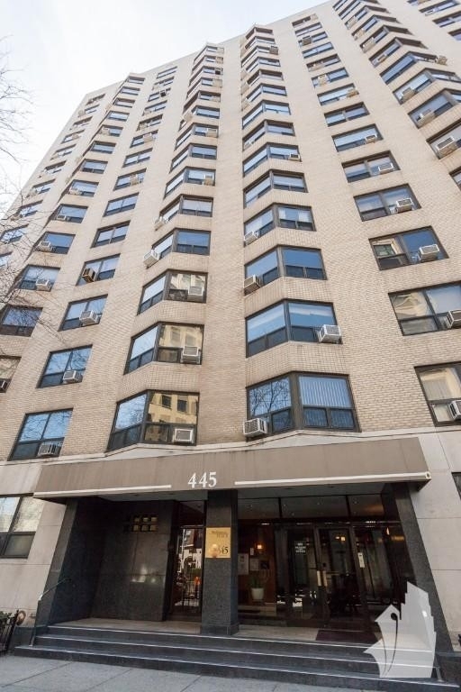 445 W Wellington - Photo 1