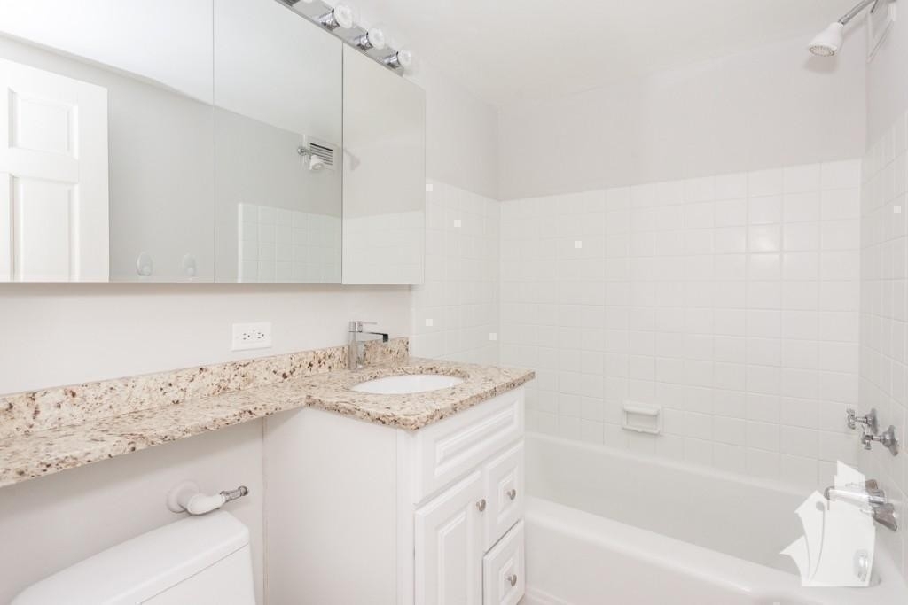 445 W Wellington - Photo 9
