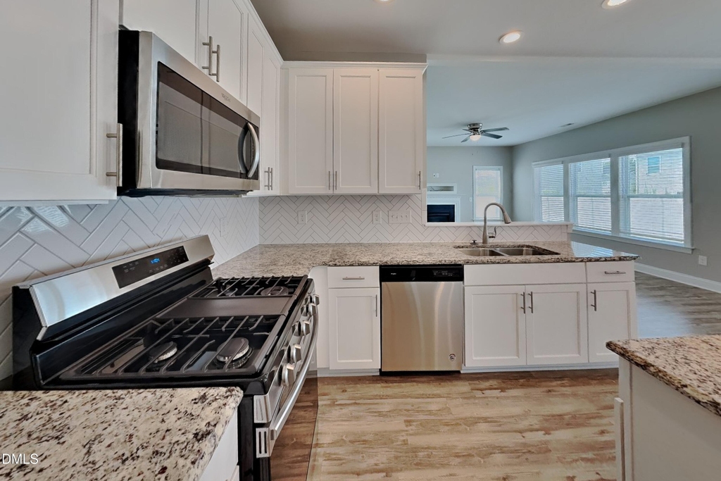834 Lakemont Drive - Photo 5