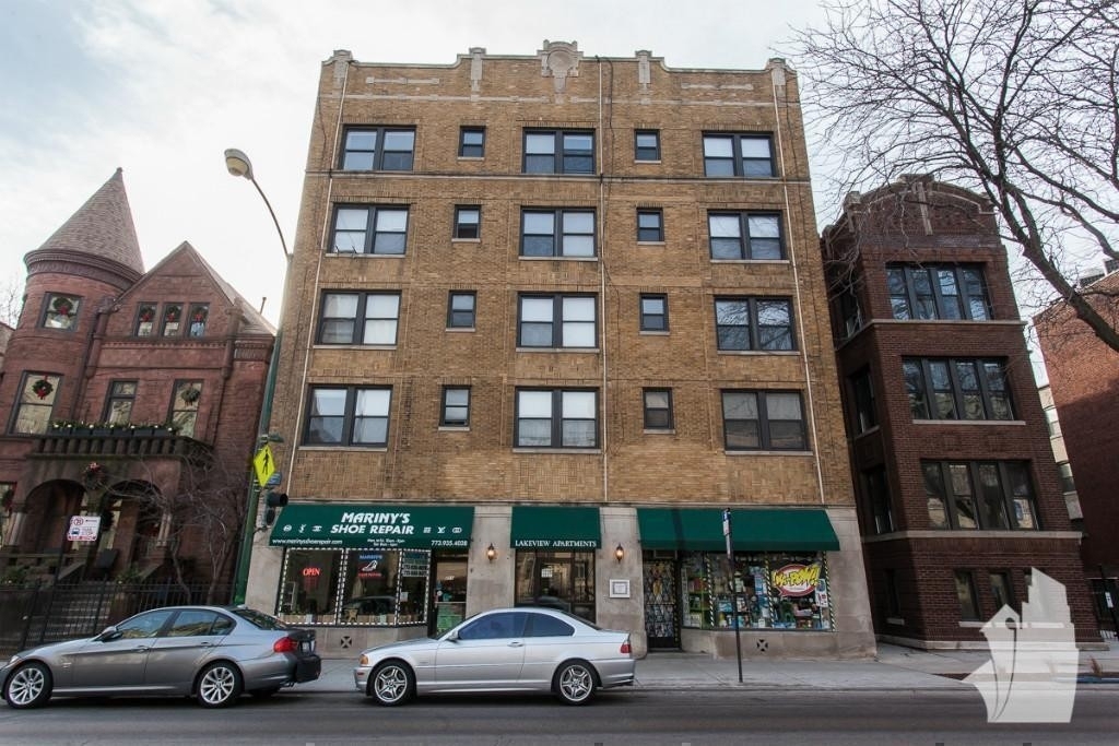 711 W Belmont - Photo 0