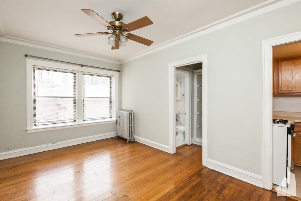 1164 N Dearborn - Photo 2