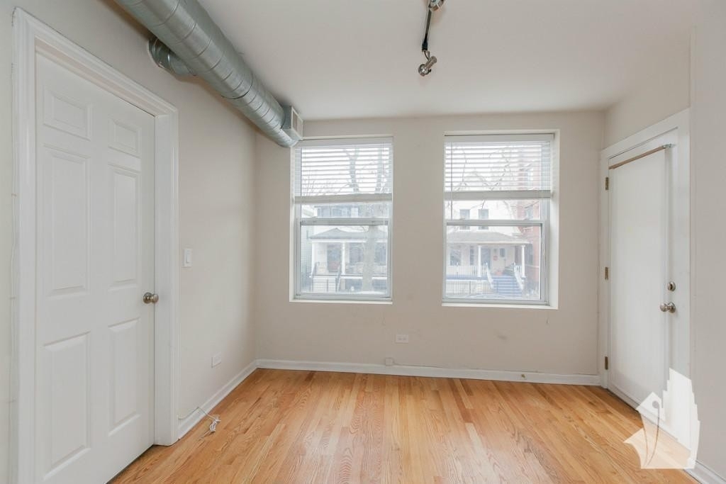2520 W Leland Ave - Photo 5