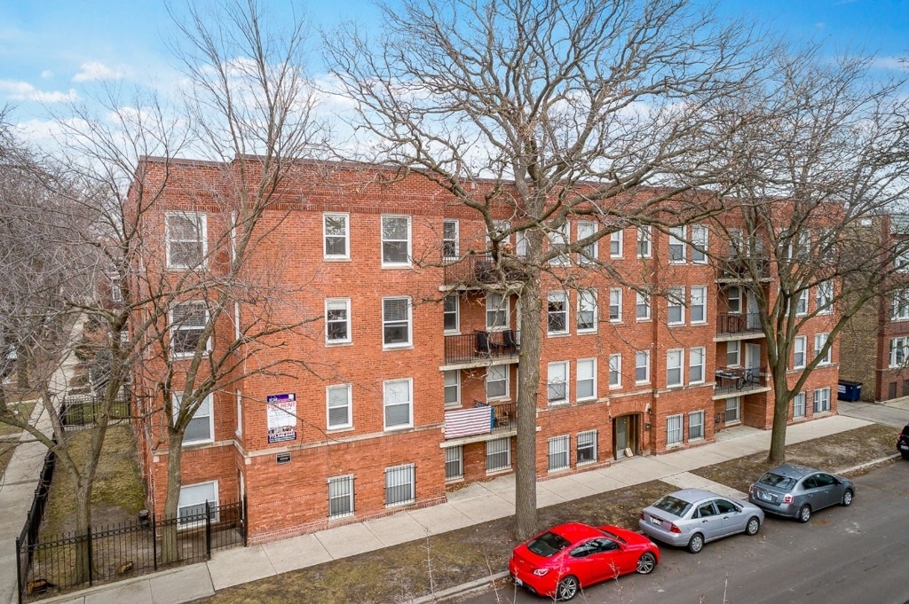 2520 W Leland Ave - Photo 9