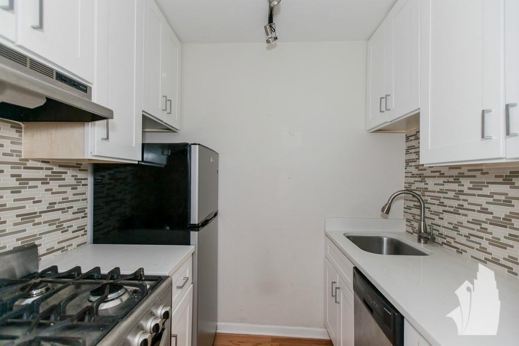 2520 W Leland Ave - Photo 4