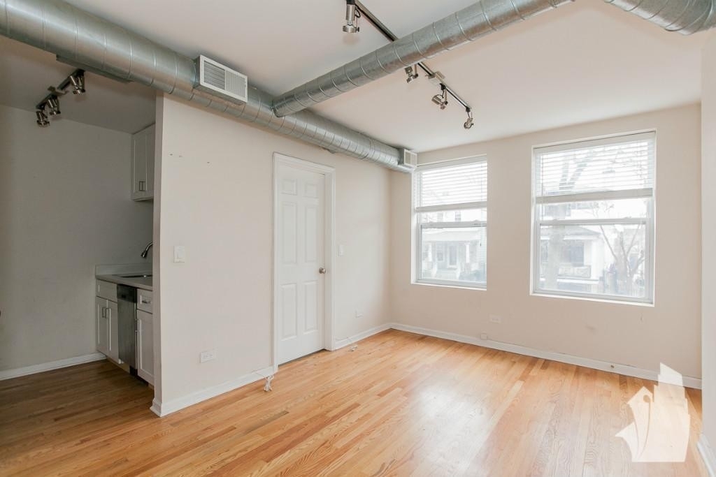 2520 W Leland Ave - Photo 3