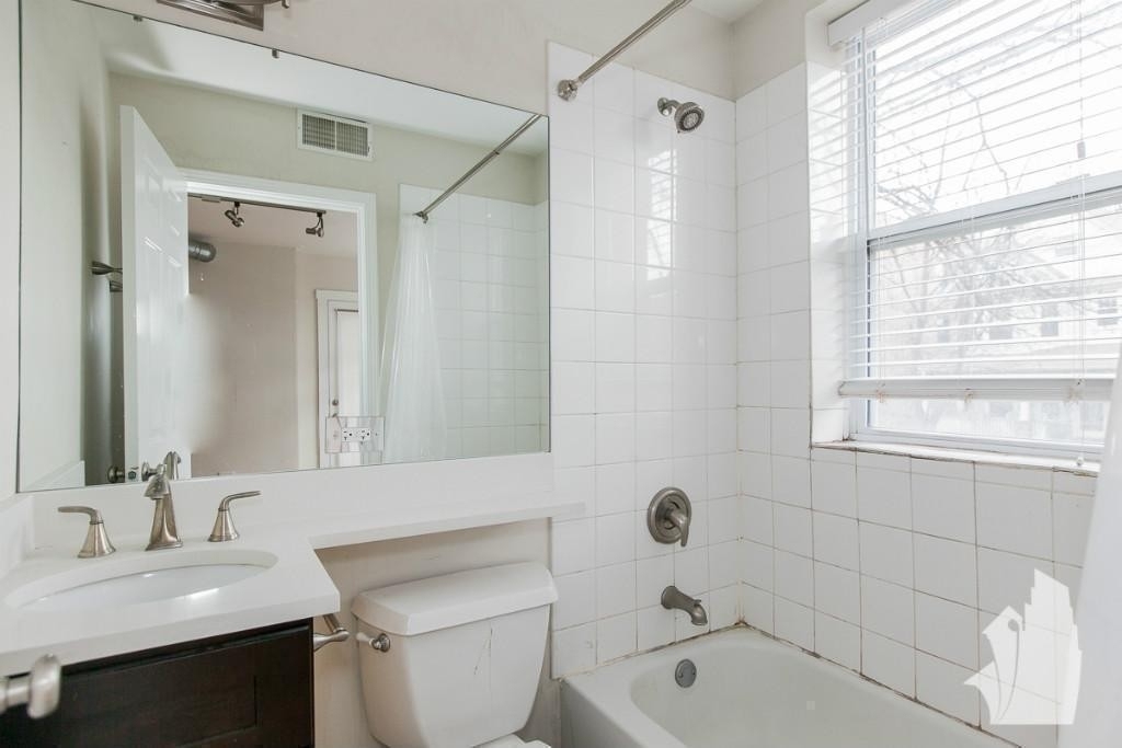 2520 W Leland Ave - Photo 7