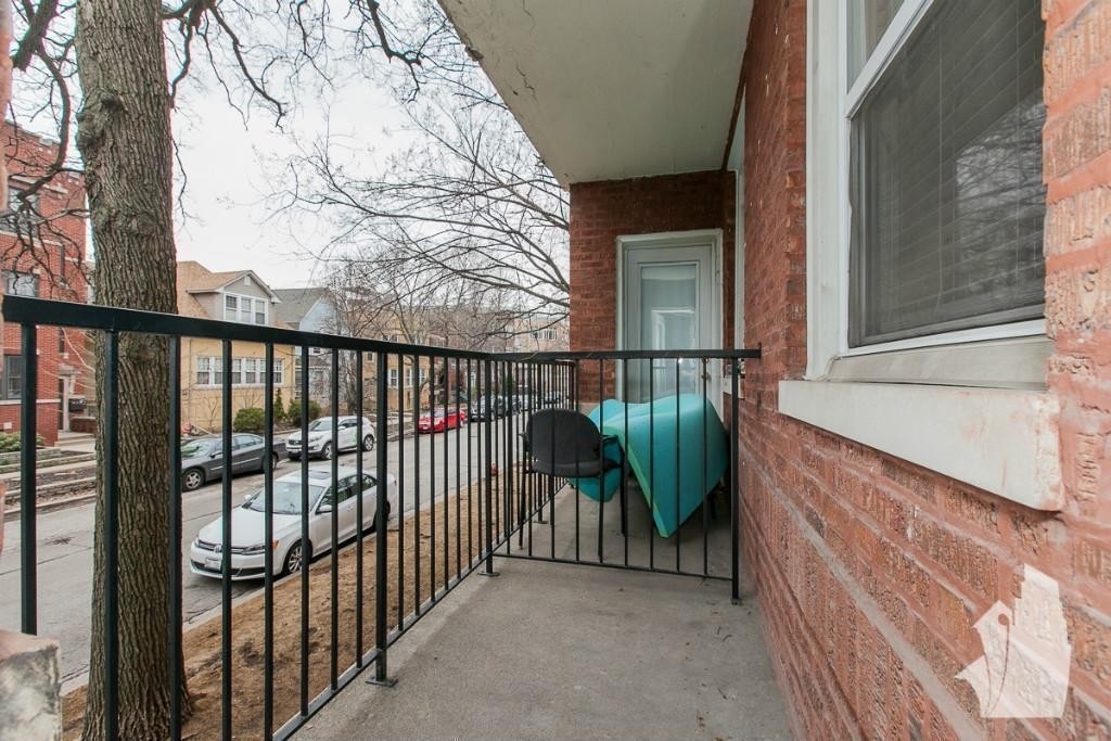 2520 W Leland Ave - Photo 8
