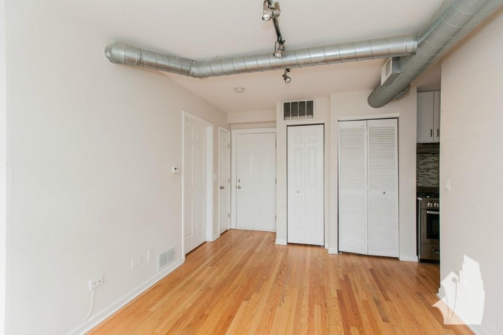 2520 W Leland Ave - Photo 2
