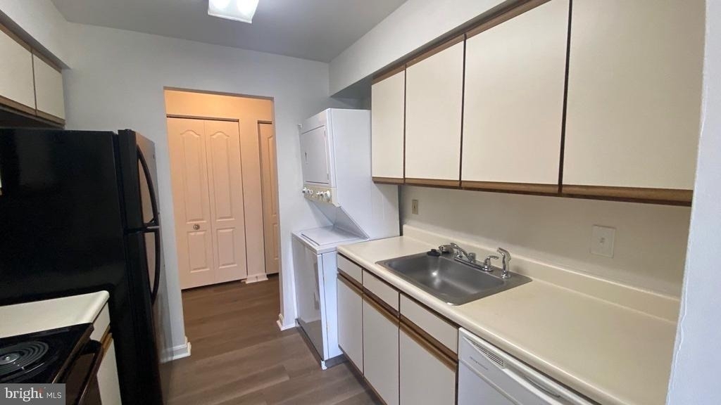 8601 Falls Run Road - Photo 21
