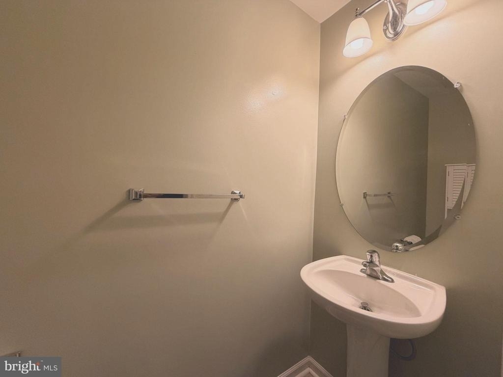 605 Tivoli Road - Photo 2