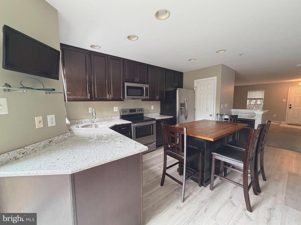 605 Tivoli Road - Photo 5