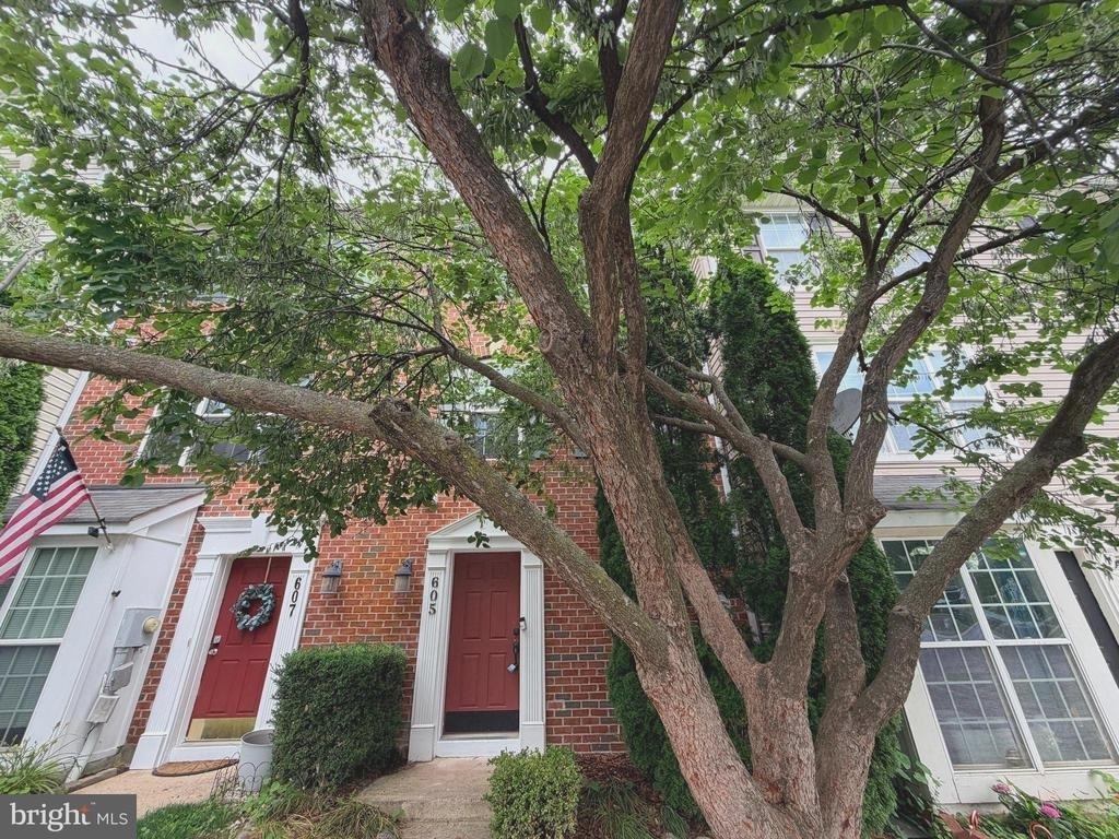 605 Tivoli Road - Photo 0