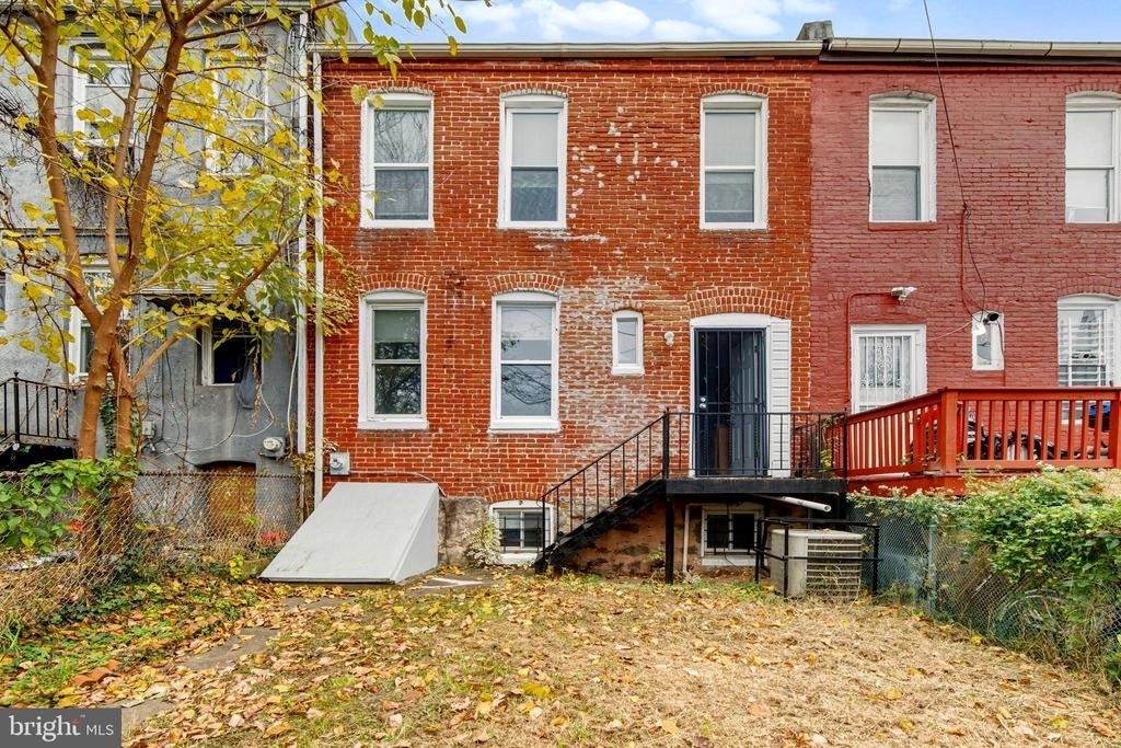 1209 Dukeland Street - Photo 16