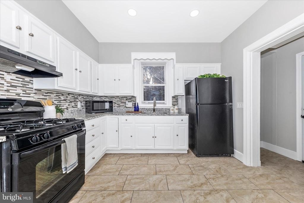 2905 Goodwood Road - Photo 12