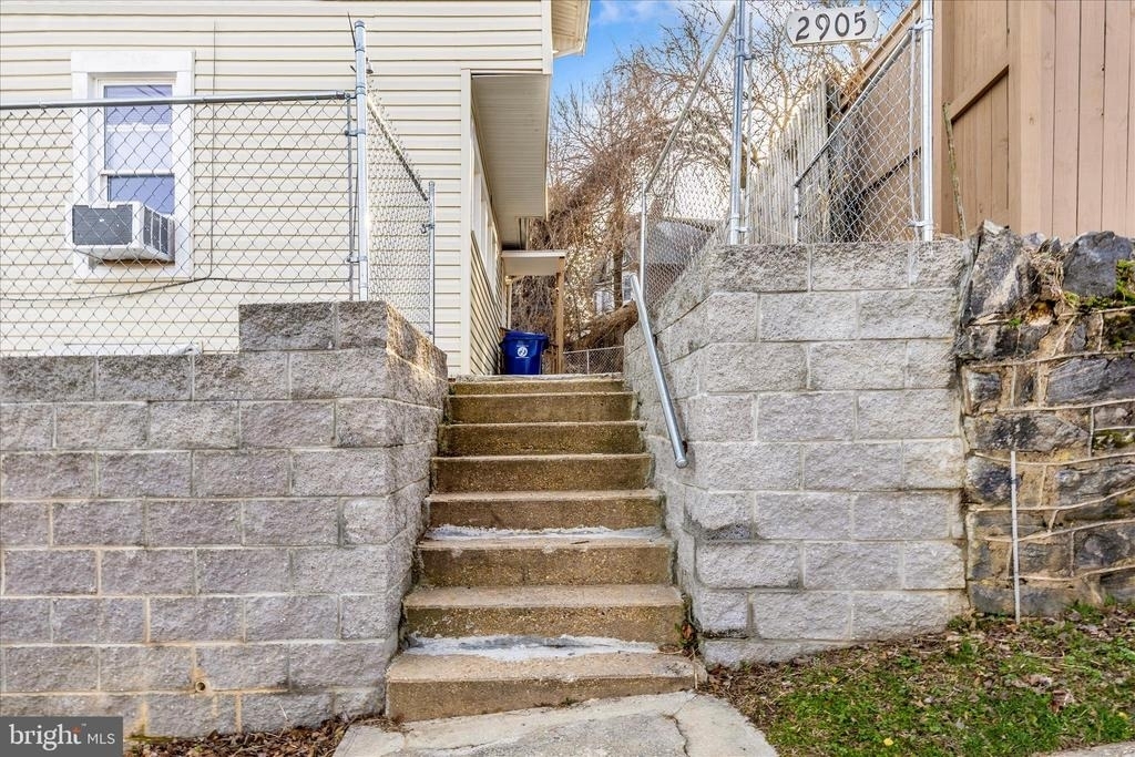 2905 Goodwood Road - Photo 32