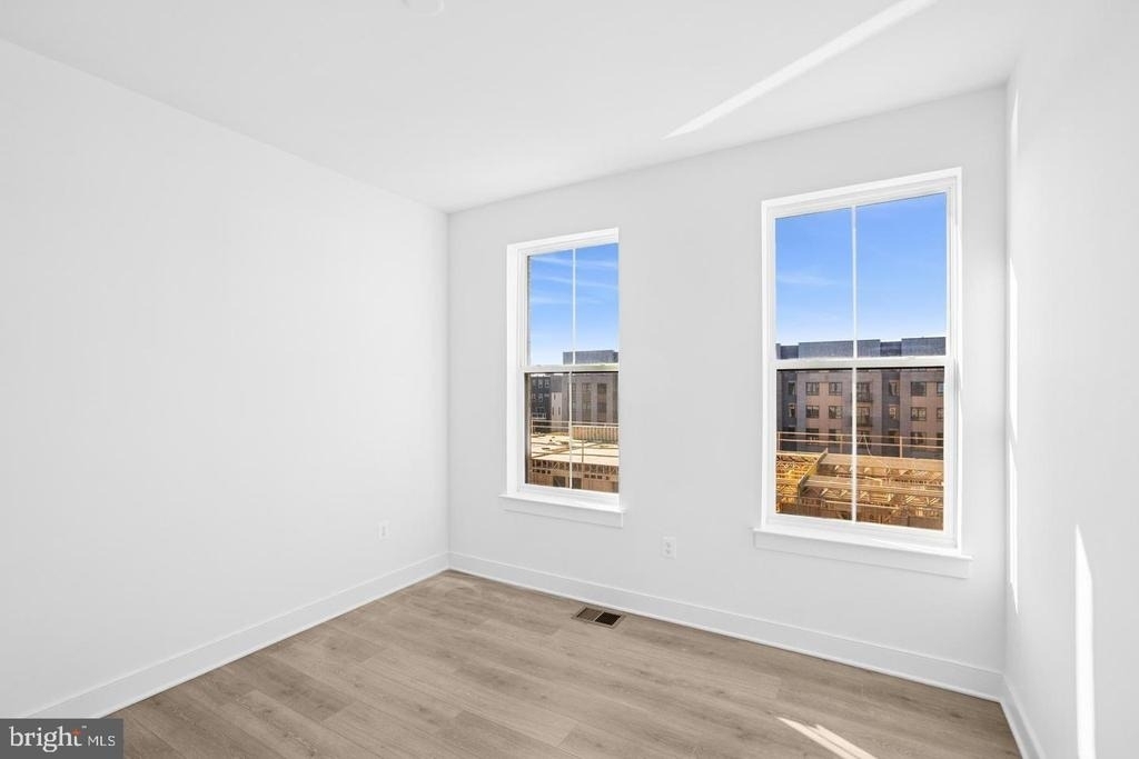118 Locke Street - Photo 2