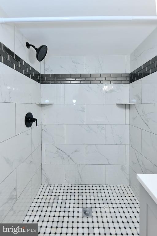 420 E 28th Street - Photo 18