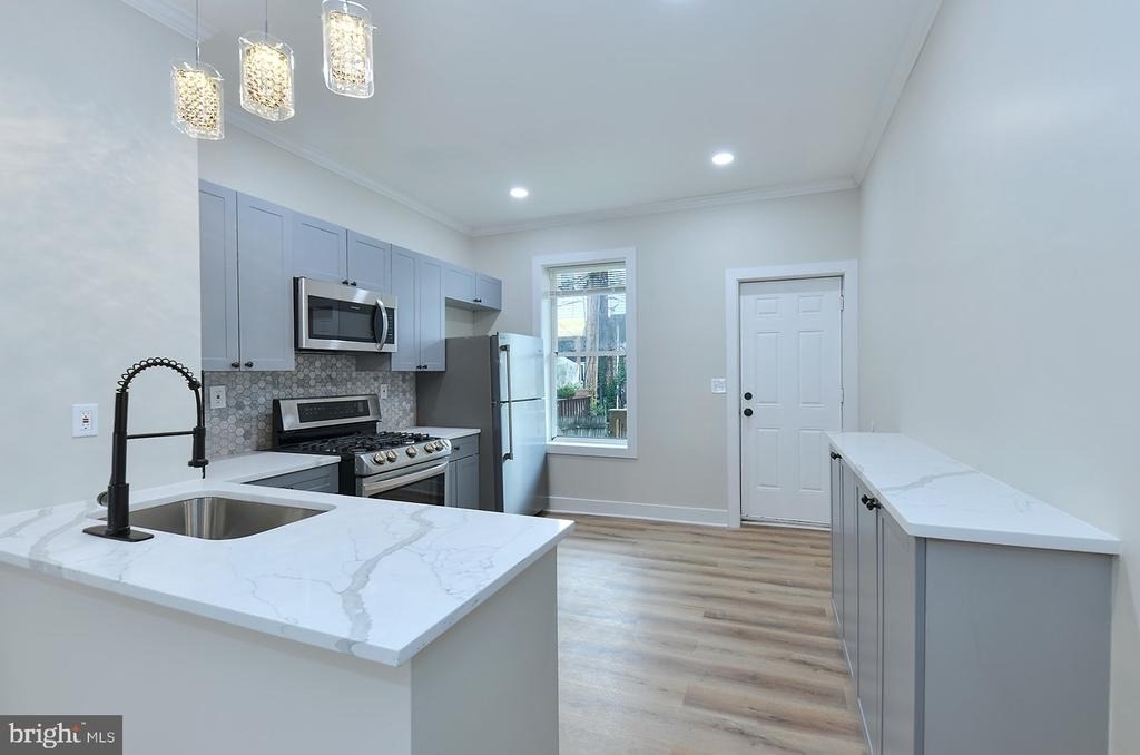 420 E 28th Street - Photo 8