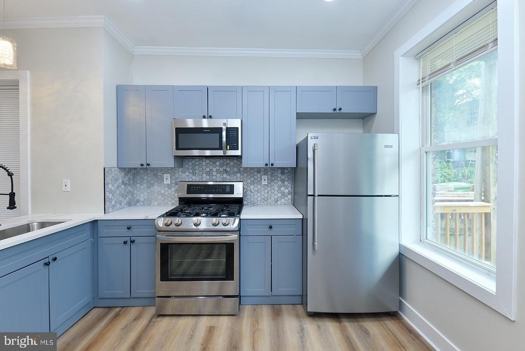 420 E 28th Street - Photo 10