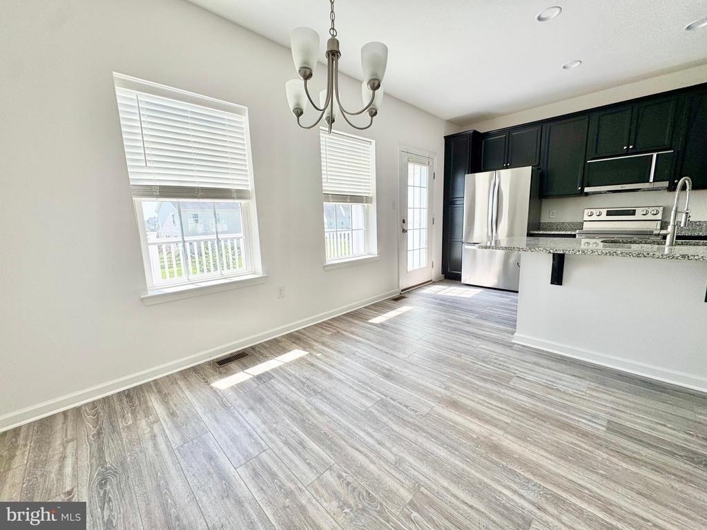 1066 Wickersham Way - Photo 4