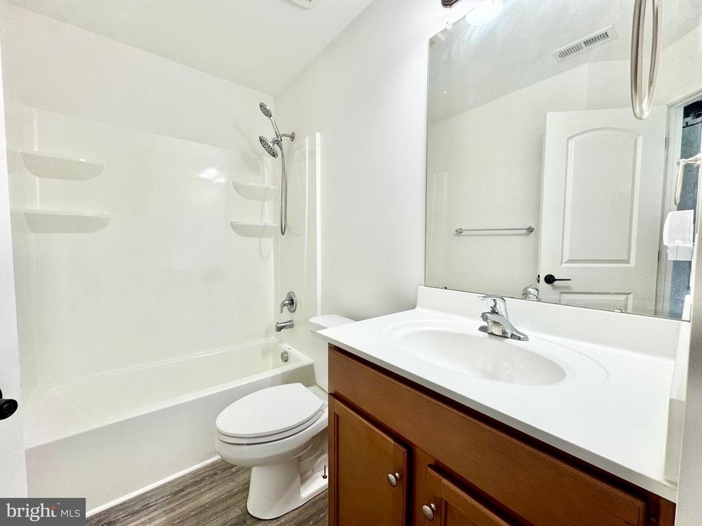 1066 Wickersham Way - Photo 17