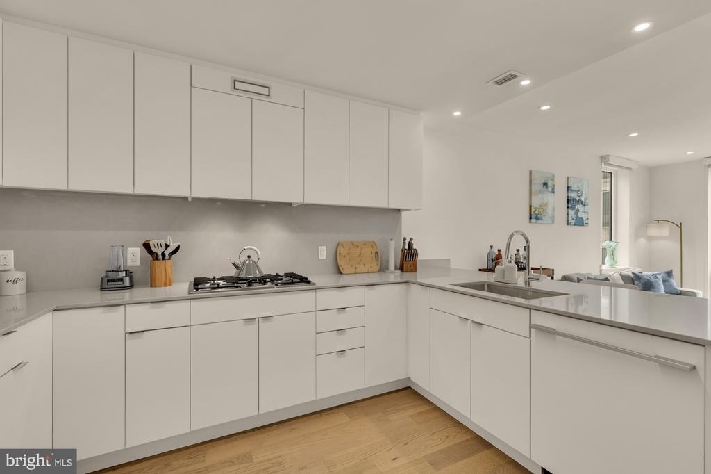 37 L Street Se - Photo 19