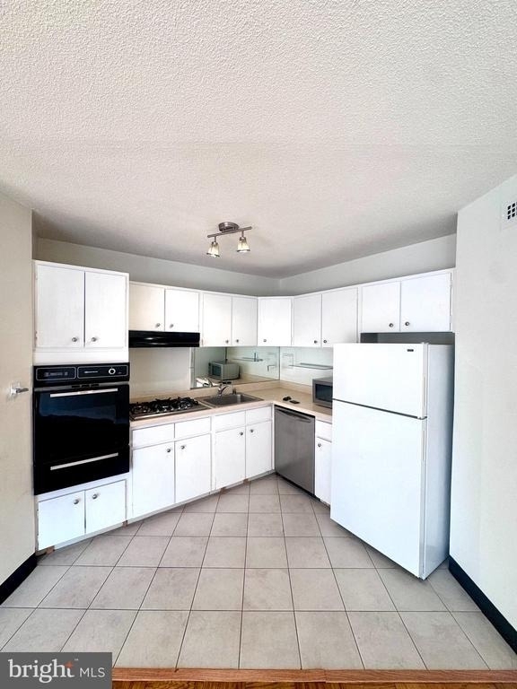 2201 L Street Nw - Photo 2