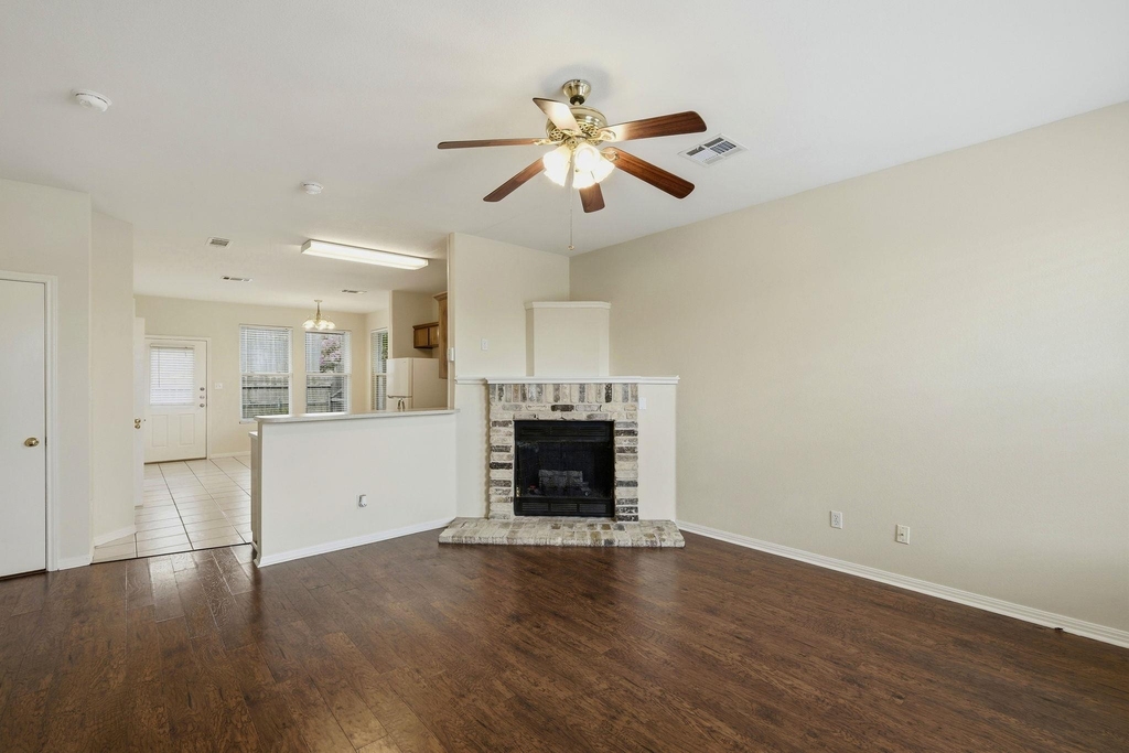 2215 Dry Creek Dr - Photo 0