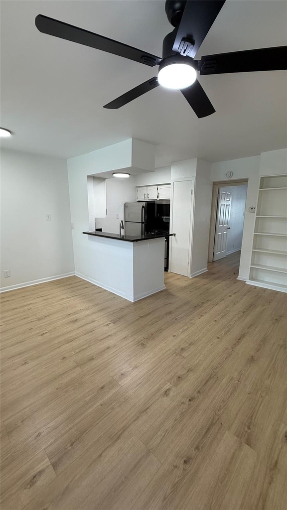 2401 Manor Rd - Photo 0