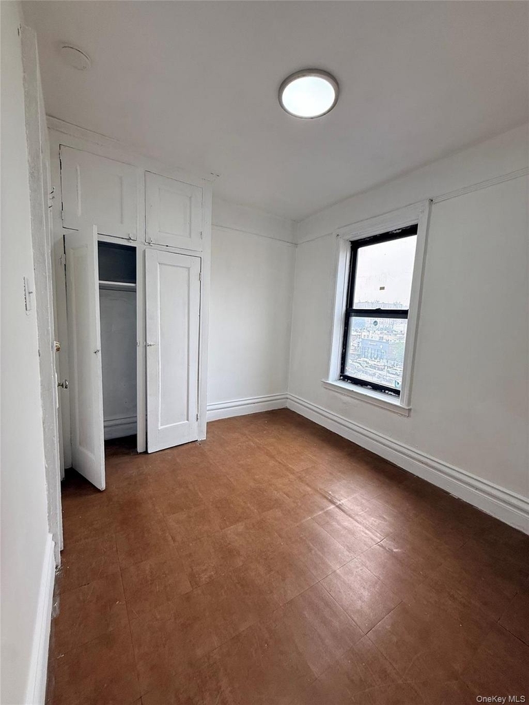 Apartment in Bronx Albany Crescent - Photo 2