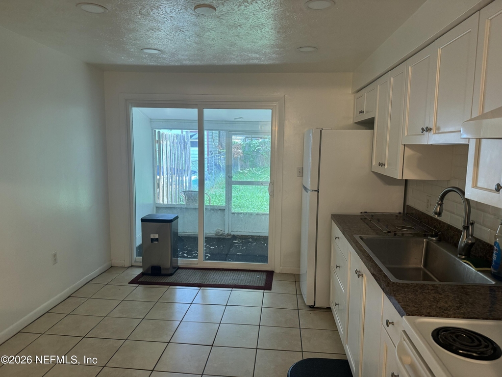 122 N Myrtle Street - Photo 3