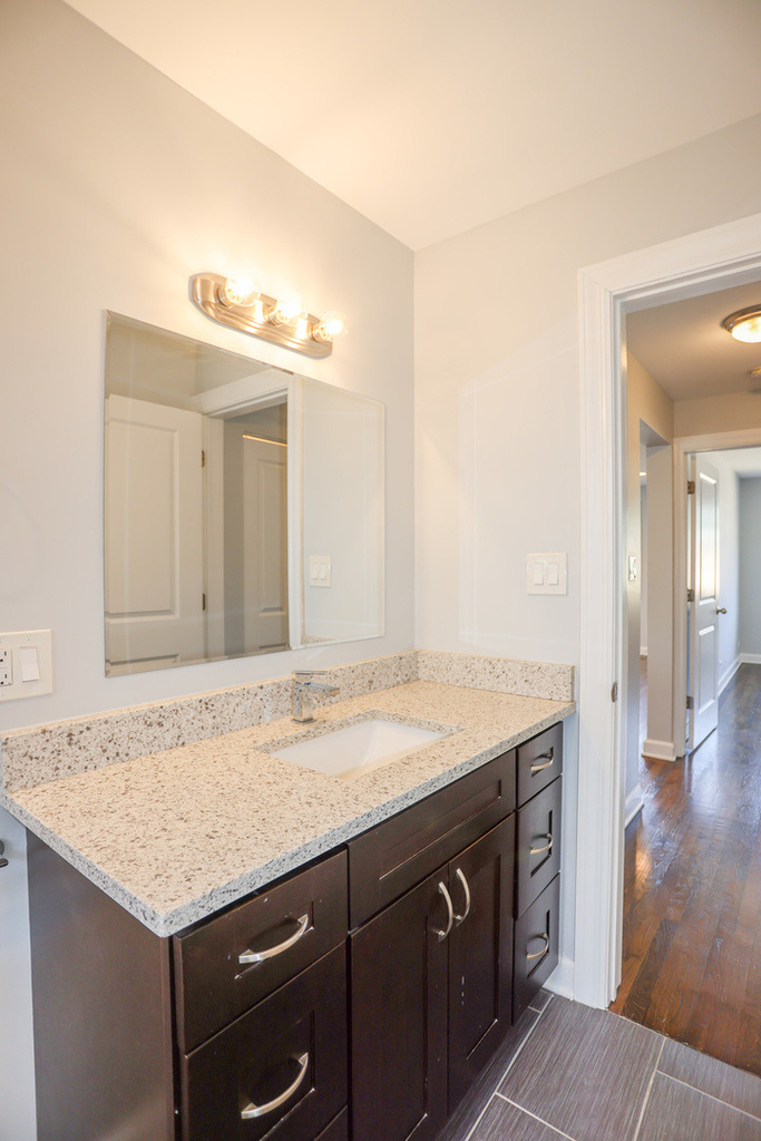 6807 N Ridge Boulevard - Photo 10