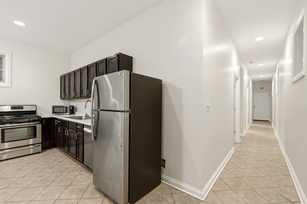 938 N Washtenaw Avenue - Photo 5
